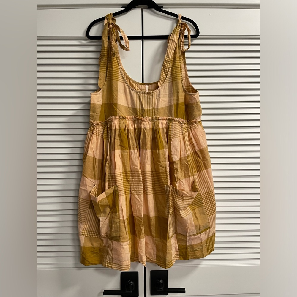 Free People Plaid Babydoll Dress. Adjustable Tie Straps. L. NWOT. Pink & Tan